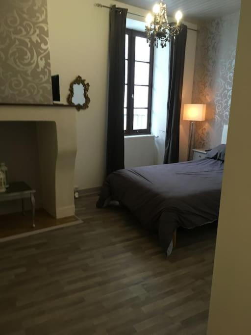 L'Ancienne Forge - A Stylish Medieval Holiday Home กงโฟลองส์ ภายนอก รูปภาพ