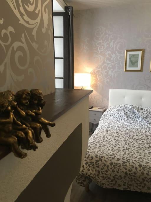L'Ancienne Forge - A Stylish Medieval Holiday Home กงโฟลองส์ ภายนอก รูปภาพ